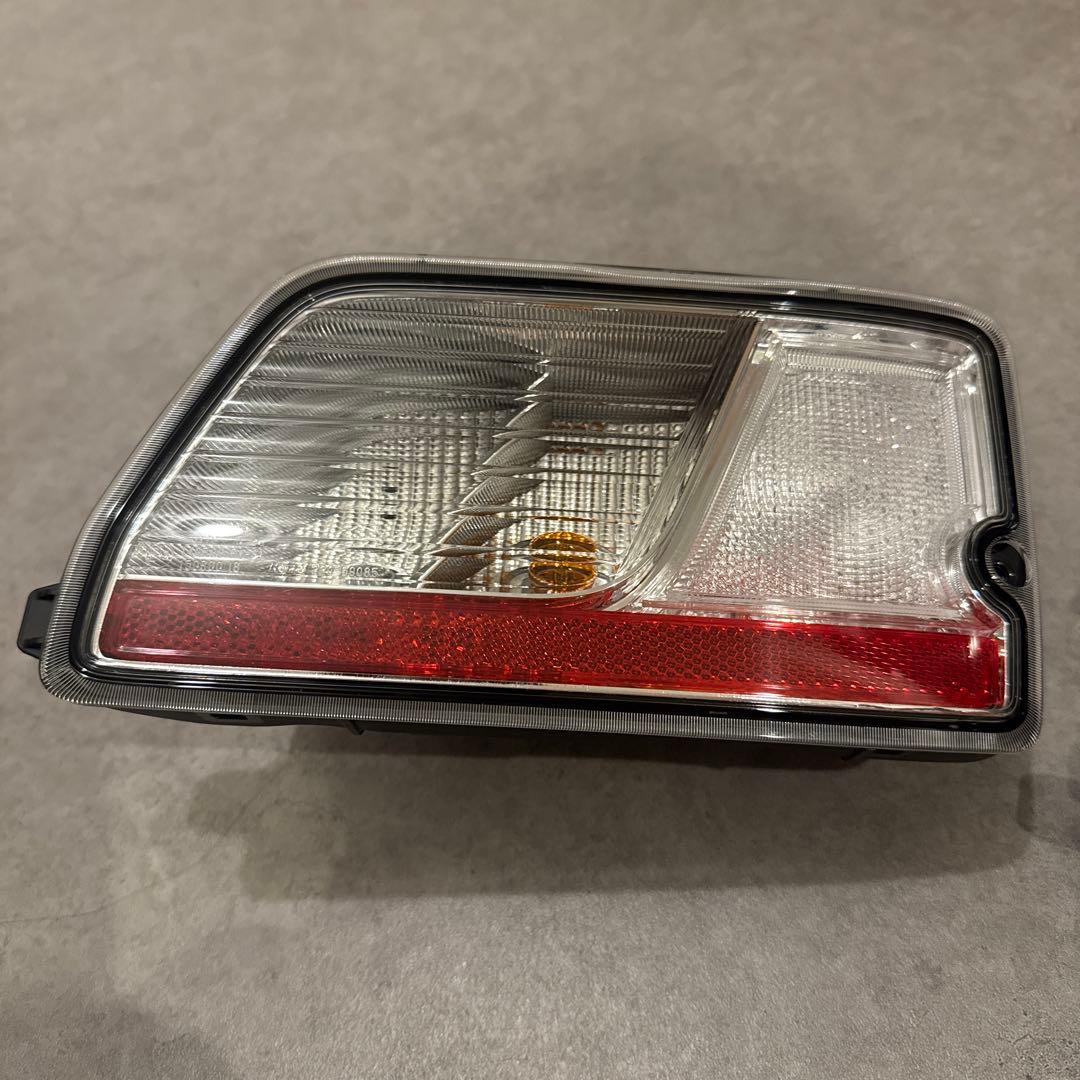 ［新車外し］ダイハツ　アトレー　テールライト 左右セット クリア/レッド