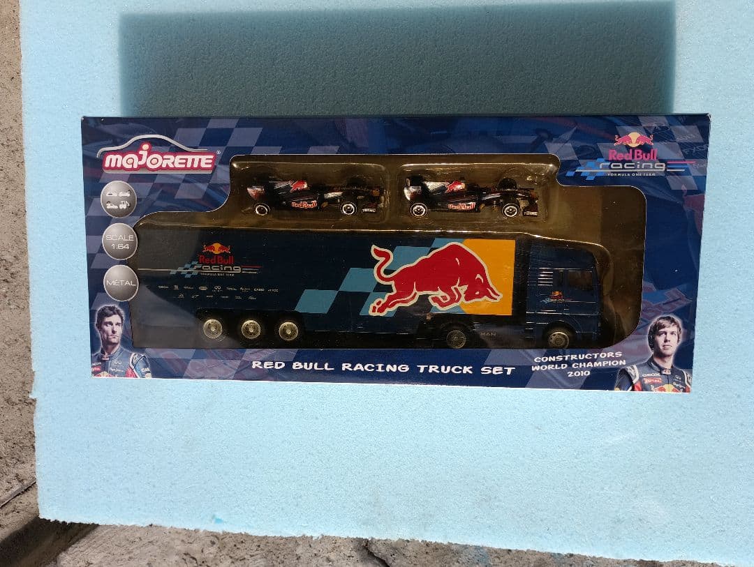 ミニカー Majorette Red Bull Racing Truck Set