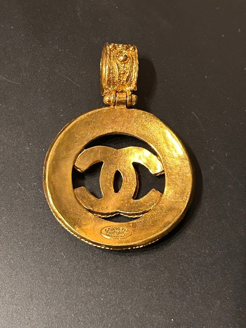 CHANEL ゴールド ロゴペンダント