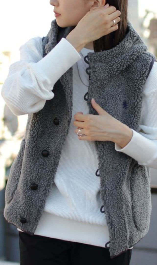 551634】Gymphlexジムフレックス ボアベストくるみボタンフーデ