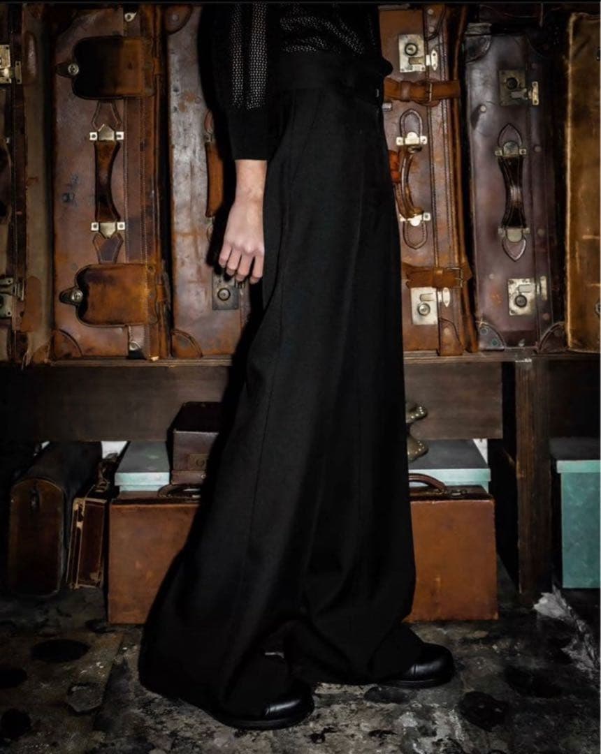 【shikitari】 PINTUCK MEGA FLARE SLACKS M