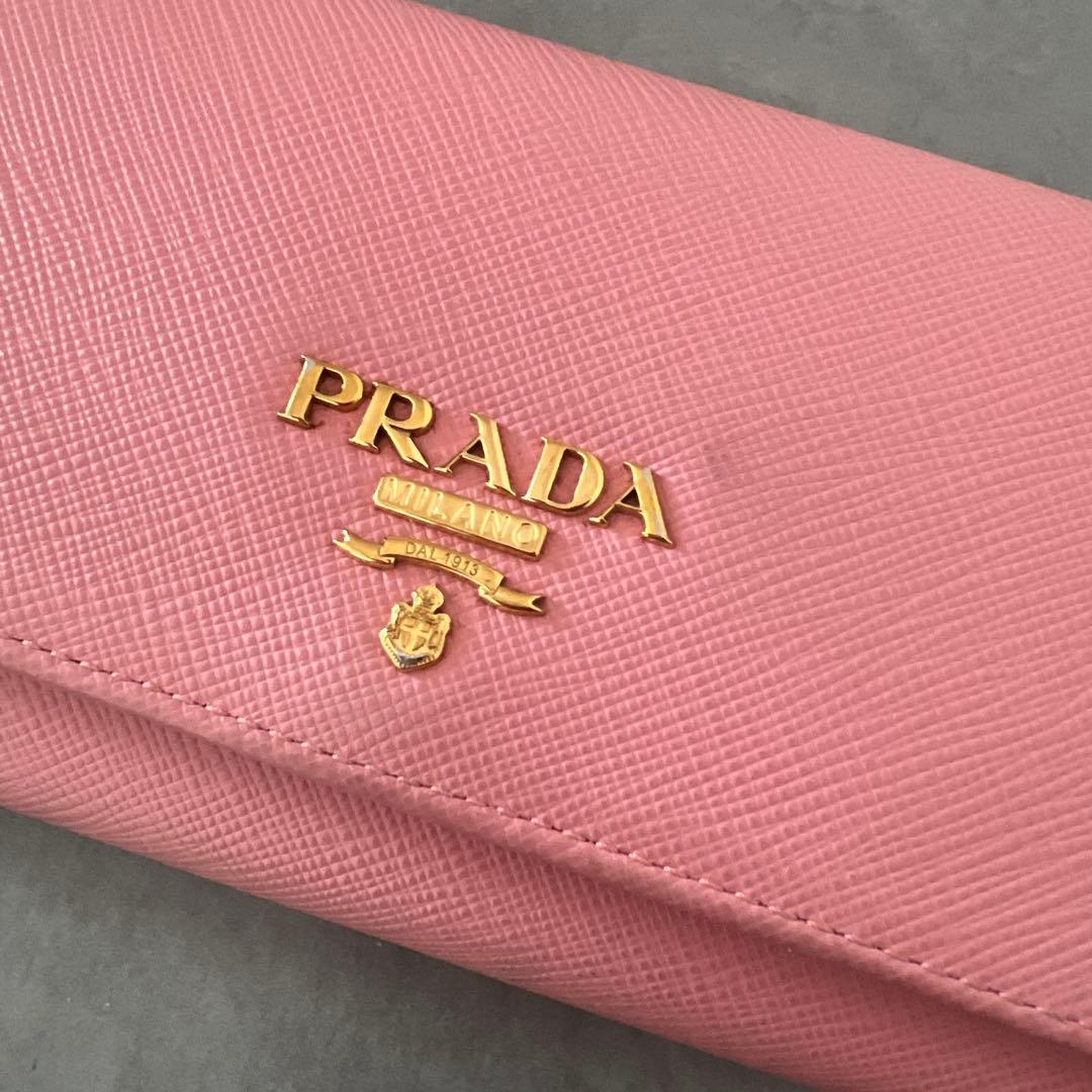 プラダ　長財布　ピンク