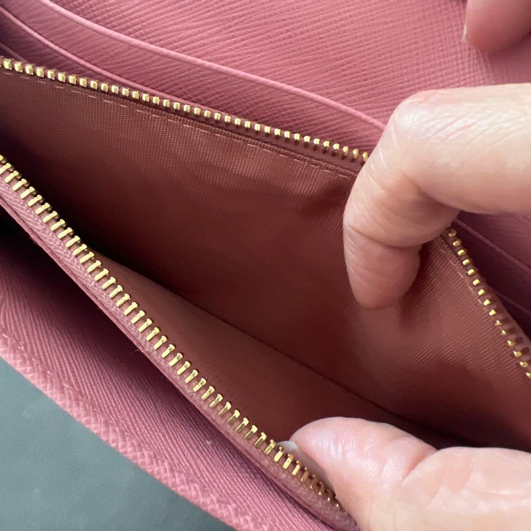 プラダ　長財布　ピンク