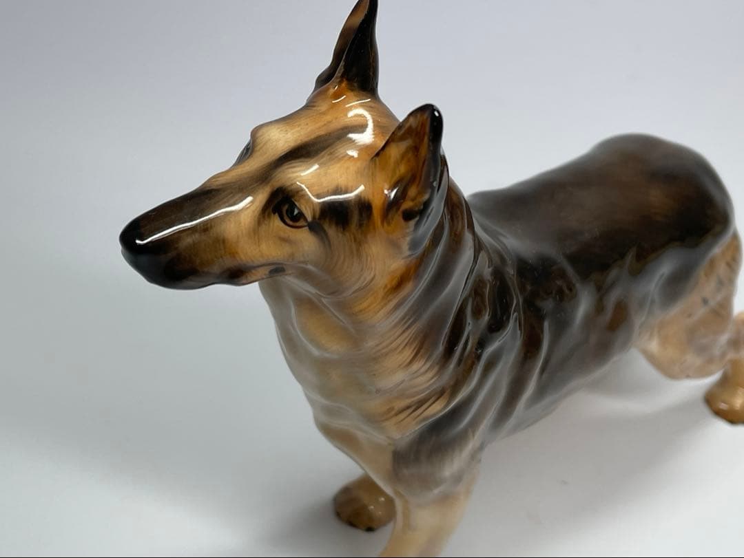 ロイヤルドルトン   シェパード 陶器　犬