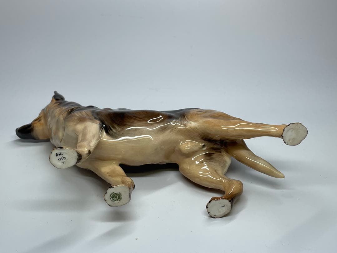 ロイヤルドルトン   シェパード 陶器　犬