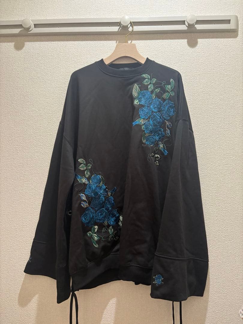 Ado×HARE サイドレースアップローズ刺繍スウェット 青薔薇　M