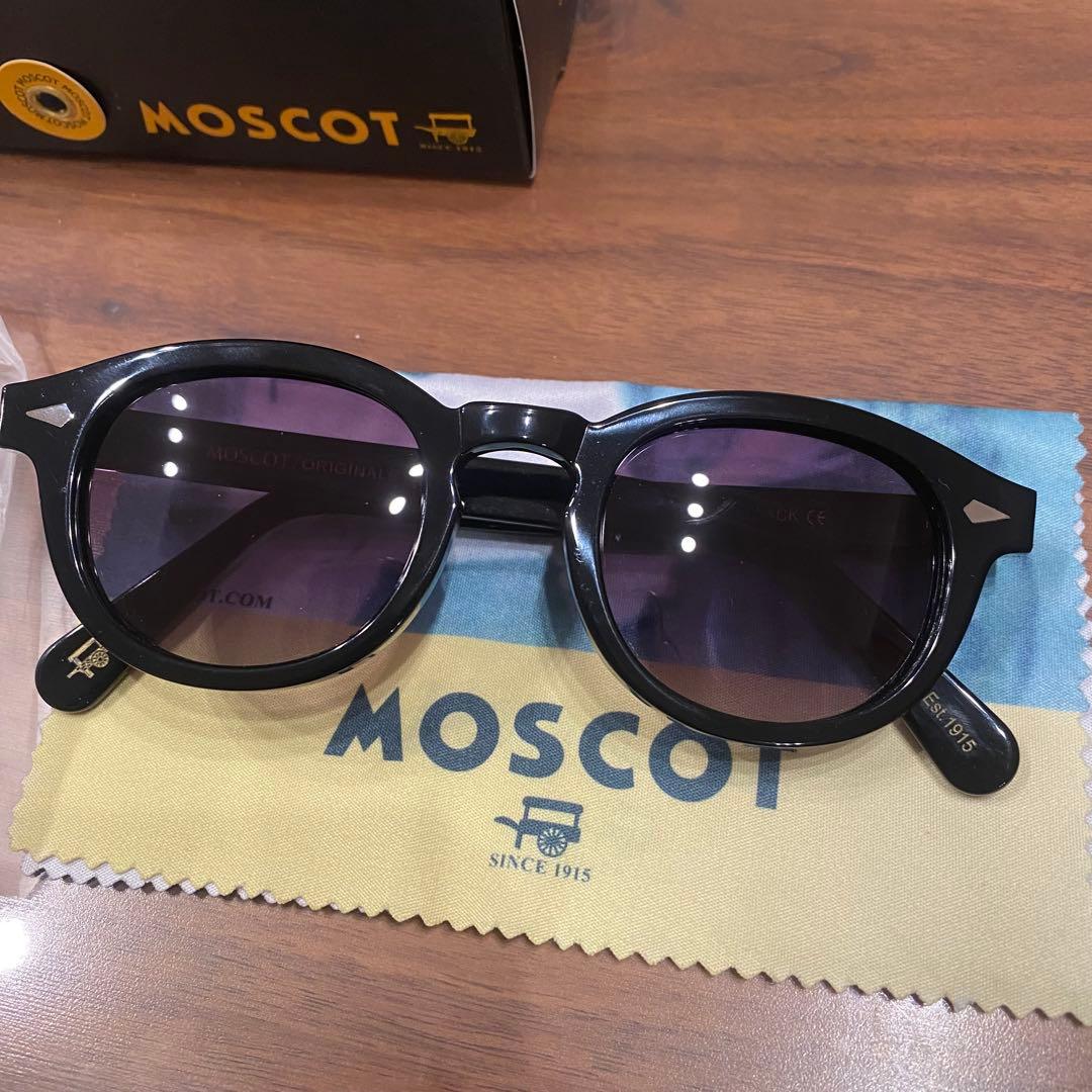MOSCOT ブラックサングラス