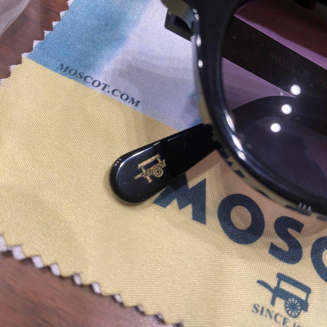 MOSCOT ブラックサングラス
