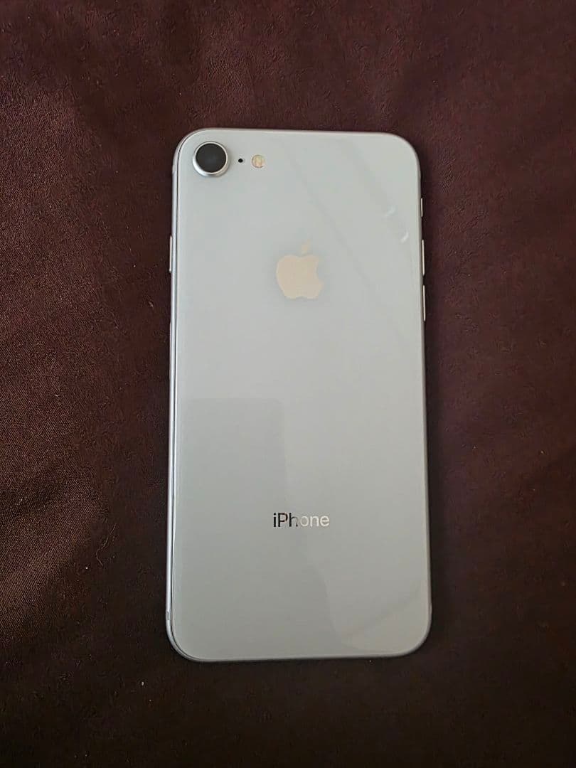 携帯電話本体 iPhone8 64g