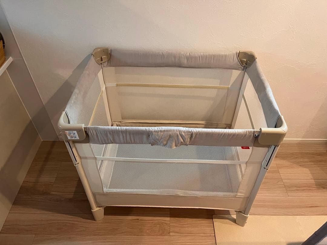 美品！アップリカ ココネル エアープラス 人気のホワイトベージュ