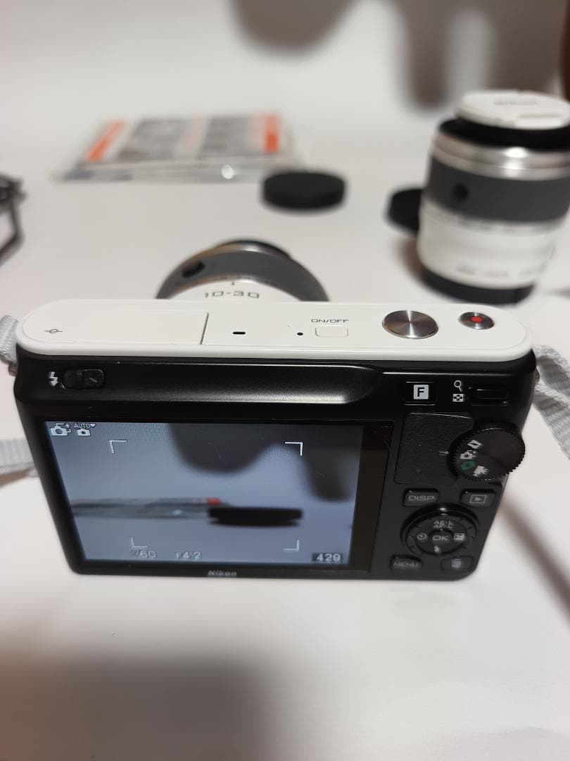 Nikon 1 J1 ミラーレスカメラ　ダブルレンズキット 美品 3脚付き