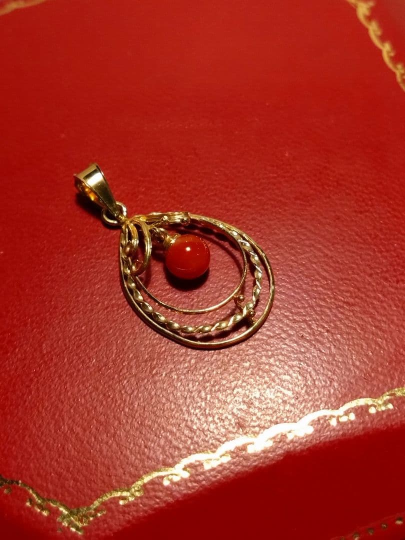 ミ*ザ様 K18　赤珊瑚　ネックレスペンダントトップ　チャーム　18金　貴金属