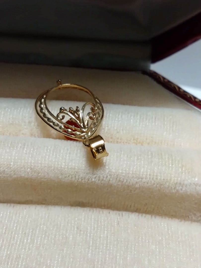 ミ*ザ様 K18　赤珊瑚　ネックレスペンダントトップ　チャーム　18金　貴金属