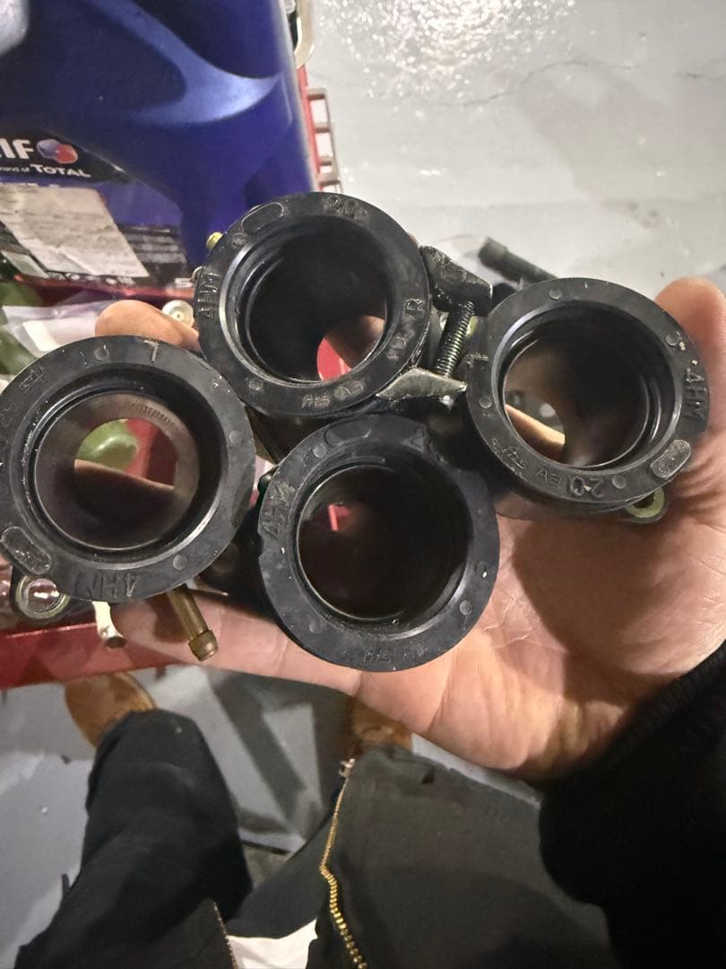 Xjr400 純正インシュレーター