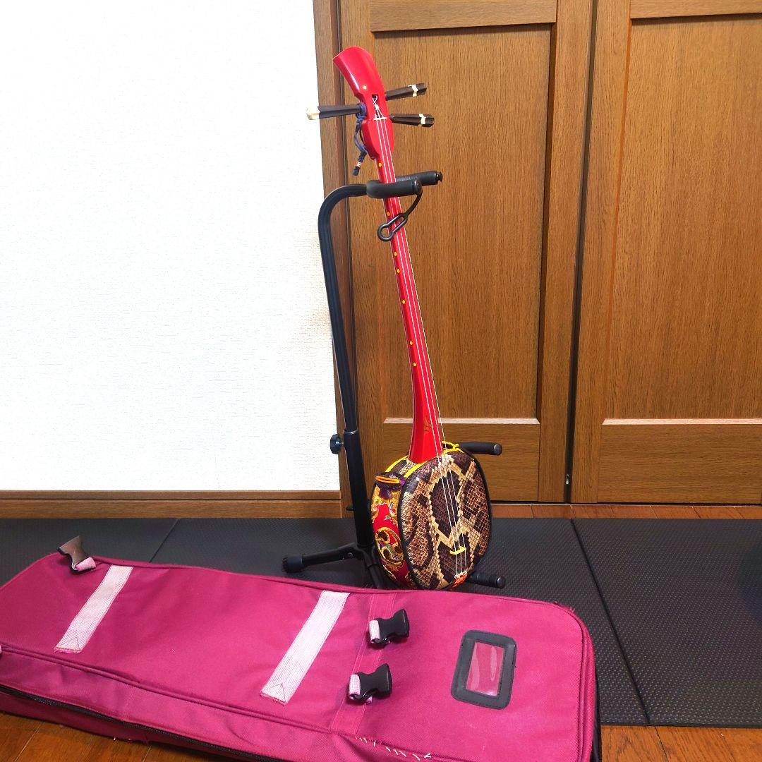 沖縄三線 人工皮 三味線 合皮 ヘビ皮柄 ⚠️漆剥がれ有ります　オマケでケース付