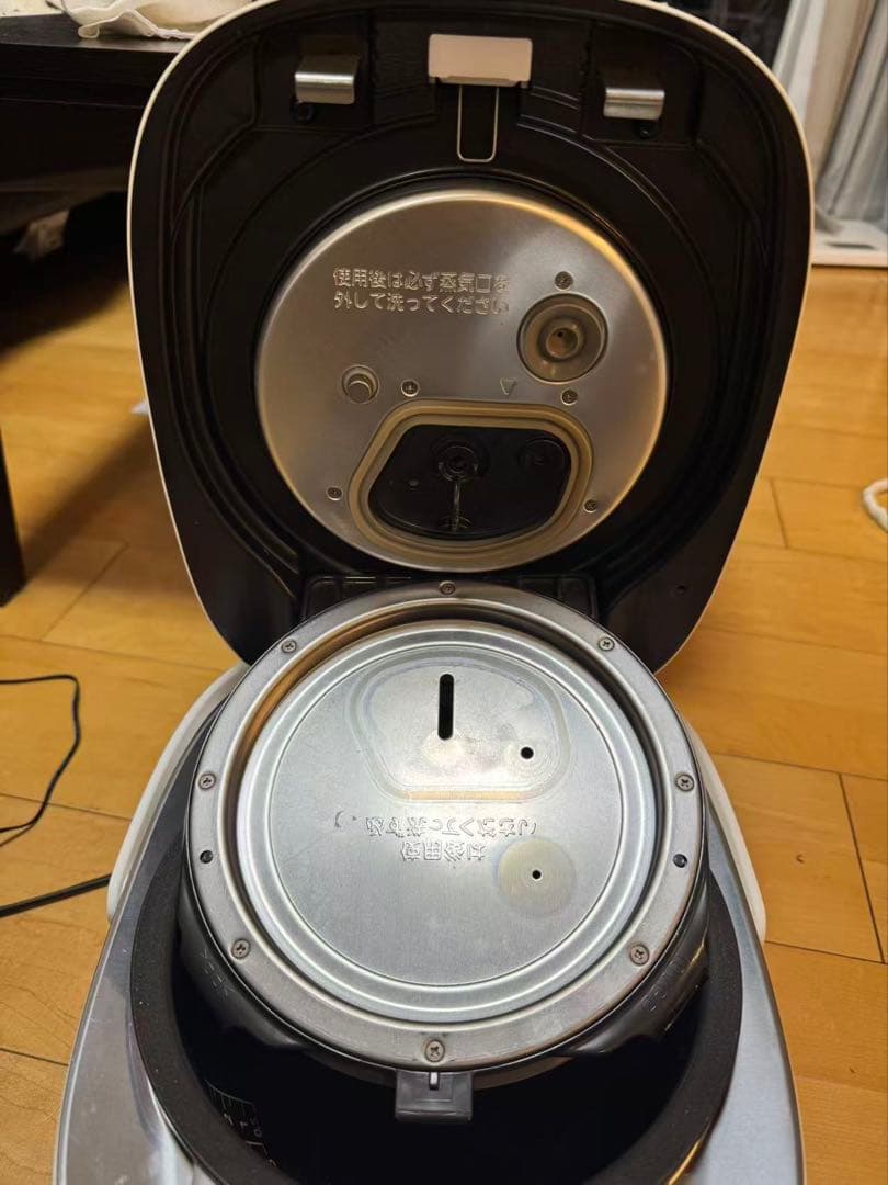 東芝 真空圧力IHジャー炊飯器　炎 匠炊き RC-10VSR-W 21年製