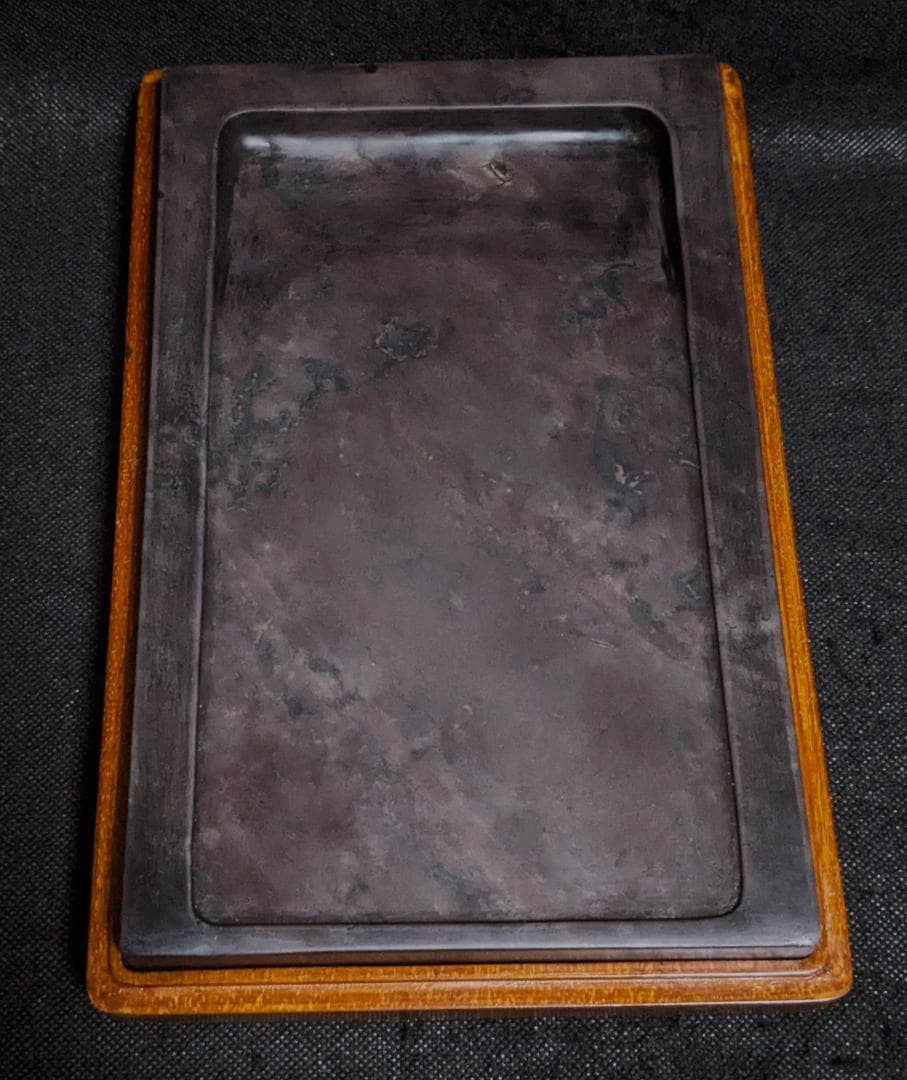 【おにぎり】　◆端渓硯（玳瑁斑・青花・魚脳凍・火捺／朝天巌／唐木箱／九吋）