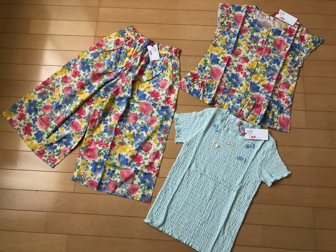 新品♡KP 花柄セットアップとシャーリングカットソーセット 150