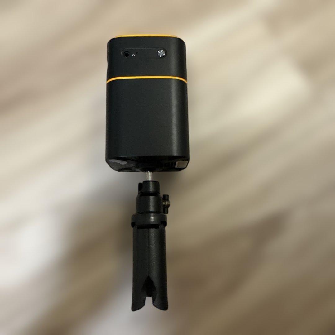 プロジェクター| 三脚とHDMIケーブル付き