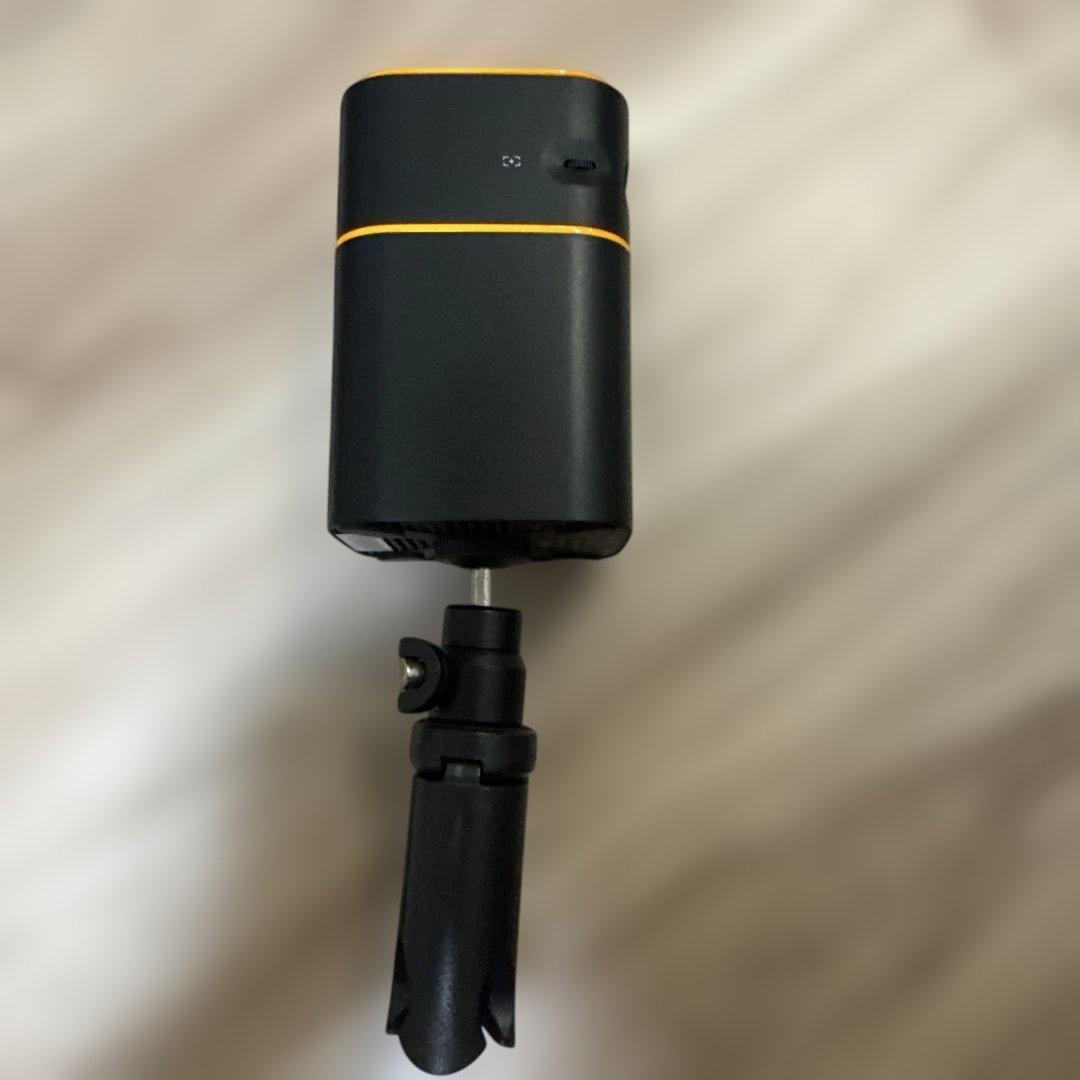 プロジェクター| 三脚とHDMIケーブル付き