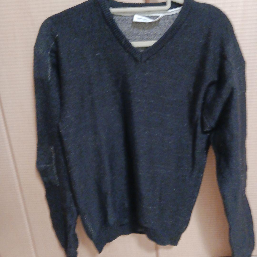 フセインチャラヤン　MからLサイズ　黒のVネックニットセーター