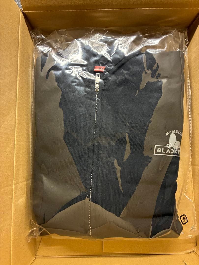 マイメロディ BLACKPINK ZIP-UPフーディー HEART LOGO