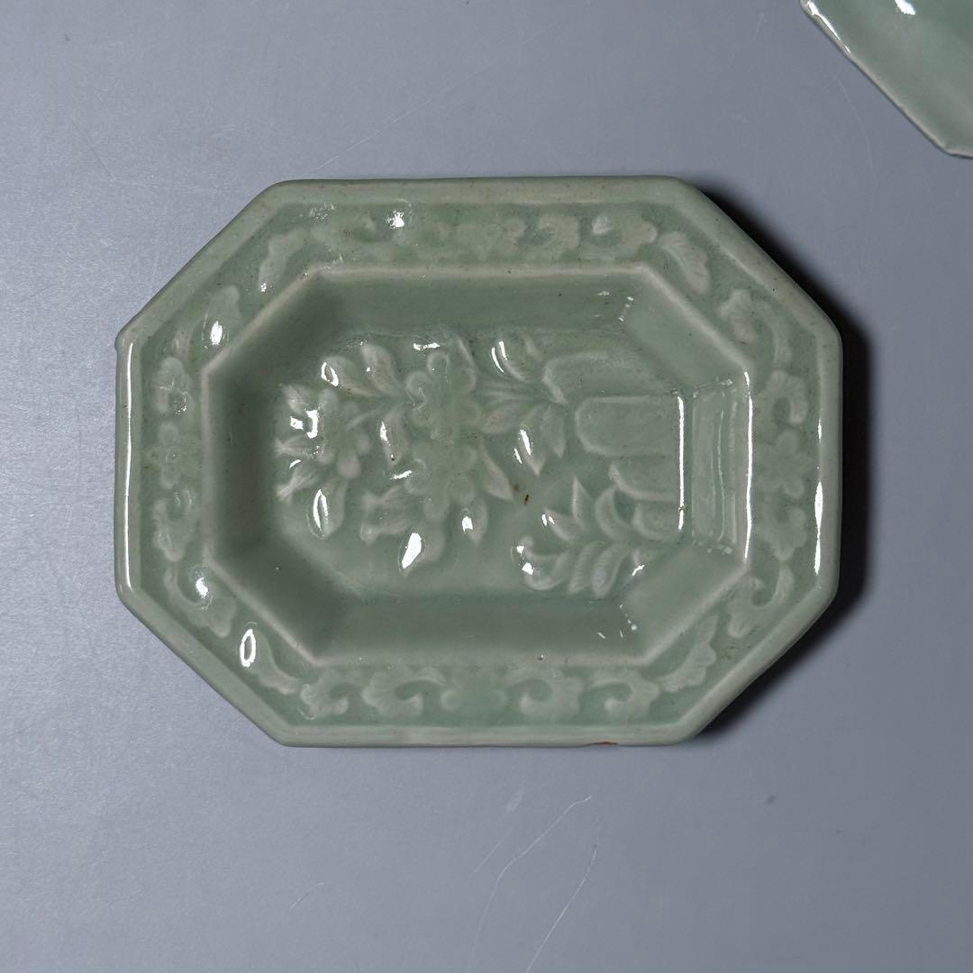 三田青磁　陽刻草花文八角皿　五点　江戸後期　古美術　骨董　希少