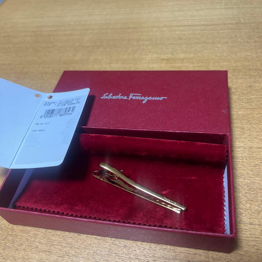 フェラガモ ネクタイピン　ゴールド