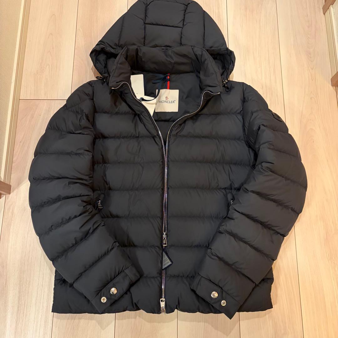 Moncler モンクレール ARNEB フーデット ダウンジャケット