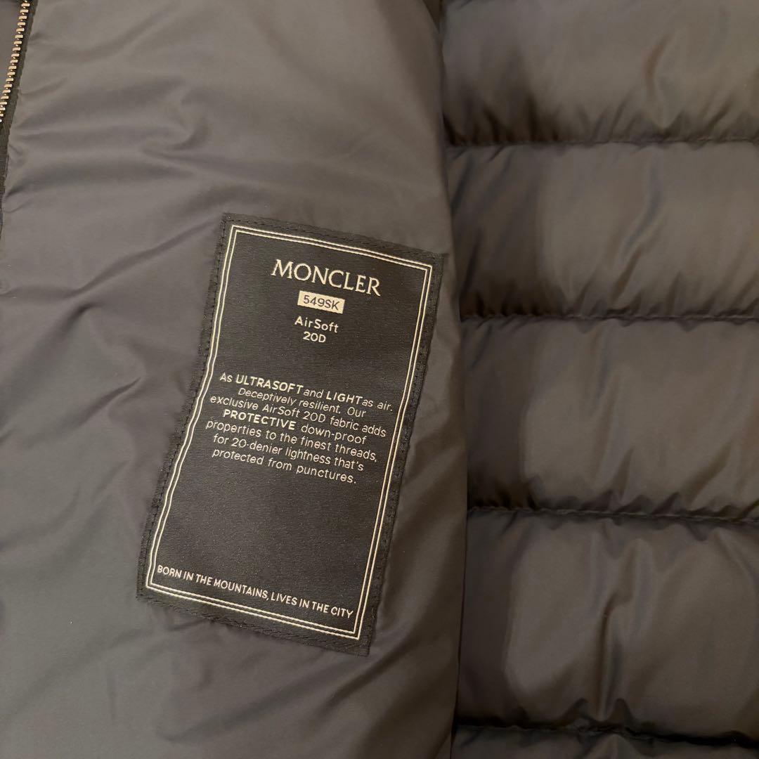 Moncler モンクレール ARNEB フーデット ダウンジャケット