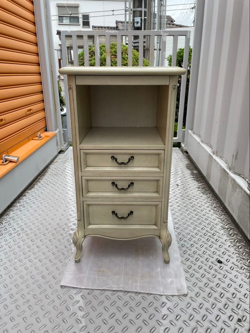 アンティーク　猫足　チェスト　クリーム色の木製キャビネット 3段