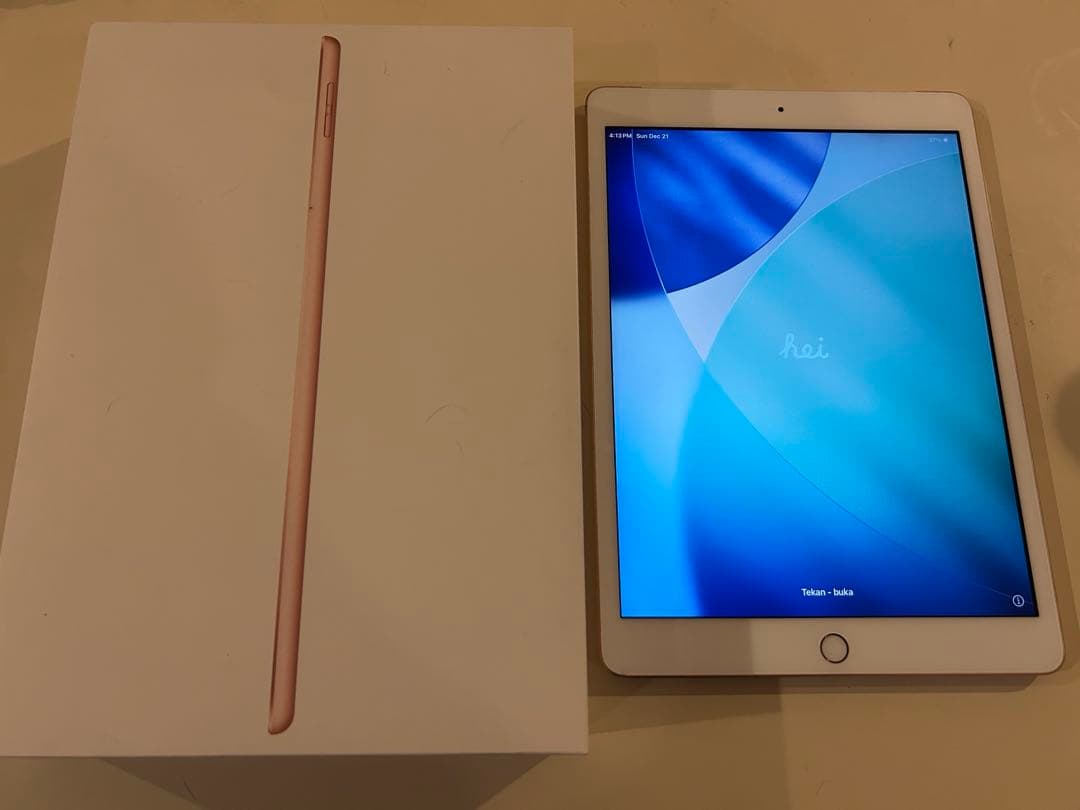 iPad 第8世代 32Gゴールド セルラー箱付き