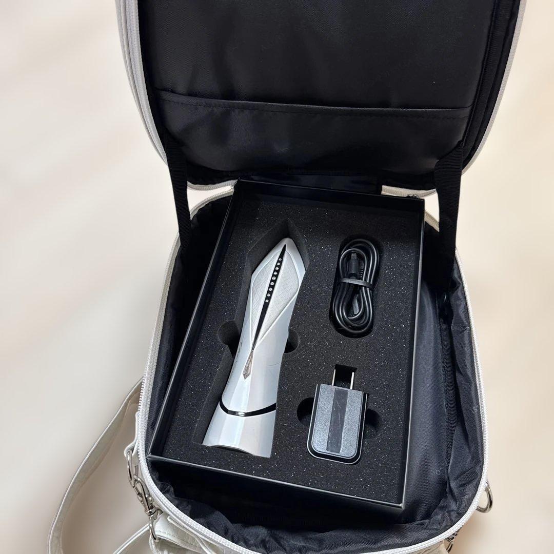 the Vzusa iCARE 美顔器 充電器付き