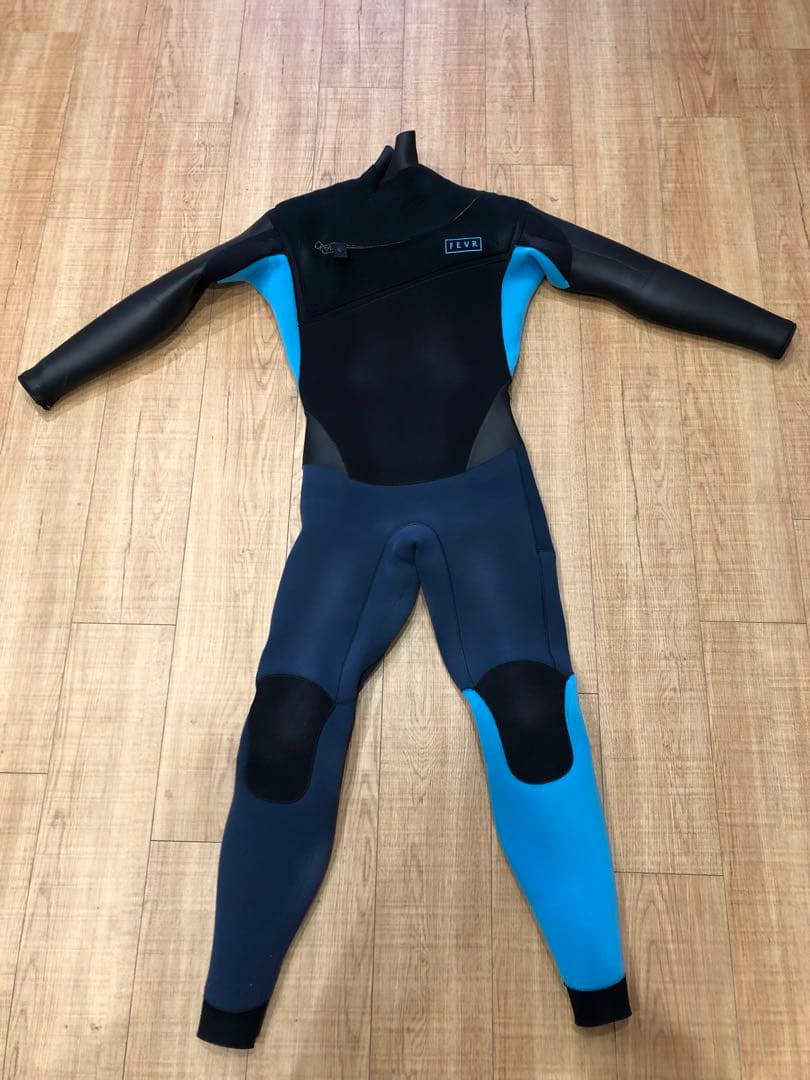 サンコー社製セミドライウェットスーツ(4-3mm)