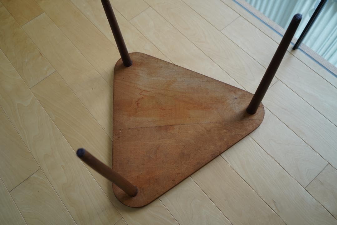 デンマーク家具木製トライアングルサイドテーブル ブラウン