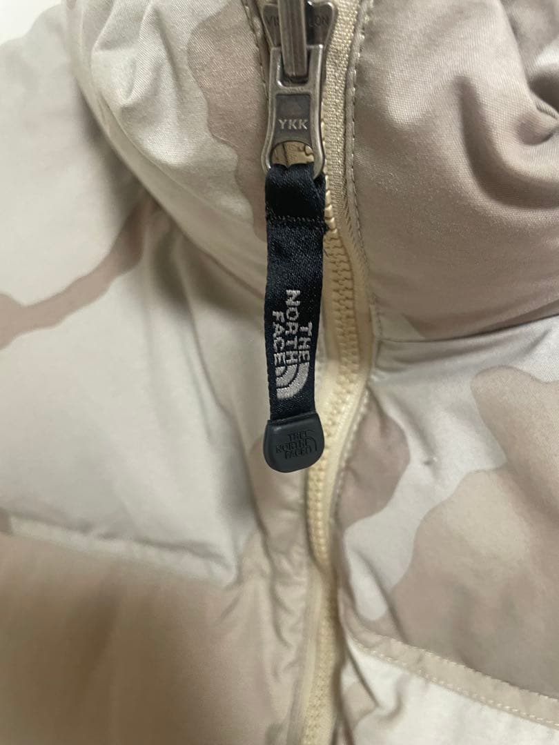 ノースフェイス ヌプシ ダウンベスト700フィル XLデザートカモ センターロゴ