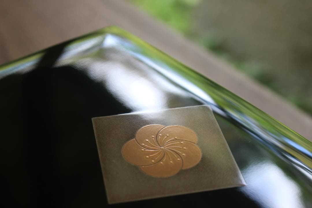 デッドストック！上質内朱黒漆に優美な梅蒔絵の映える台付二段重（検輪島塗重箱お重