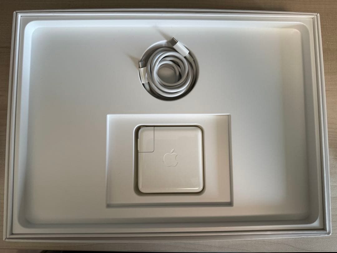 MacBook Pro 13.3インチ 256GB MUHN2J/A 2019年