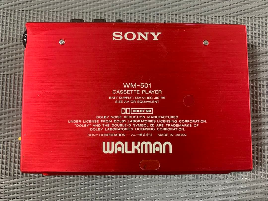 リサ　SONY WM-501 レッド WALKMAN ウォークマン