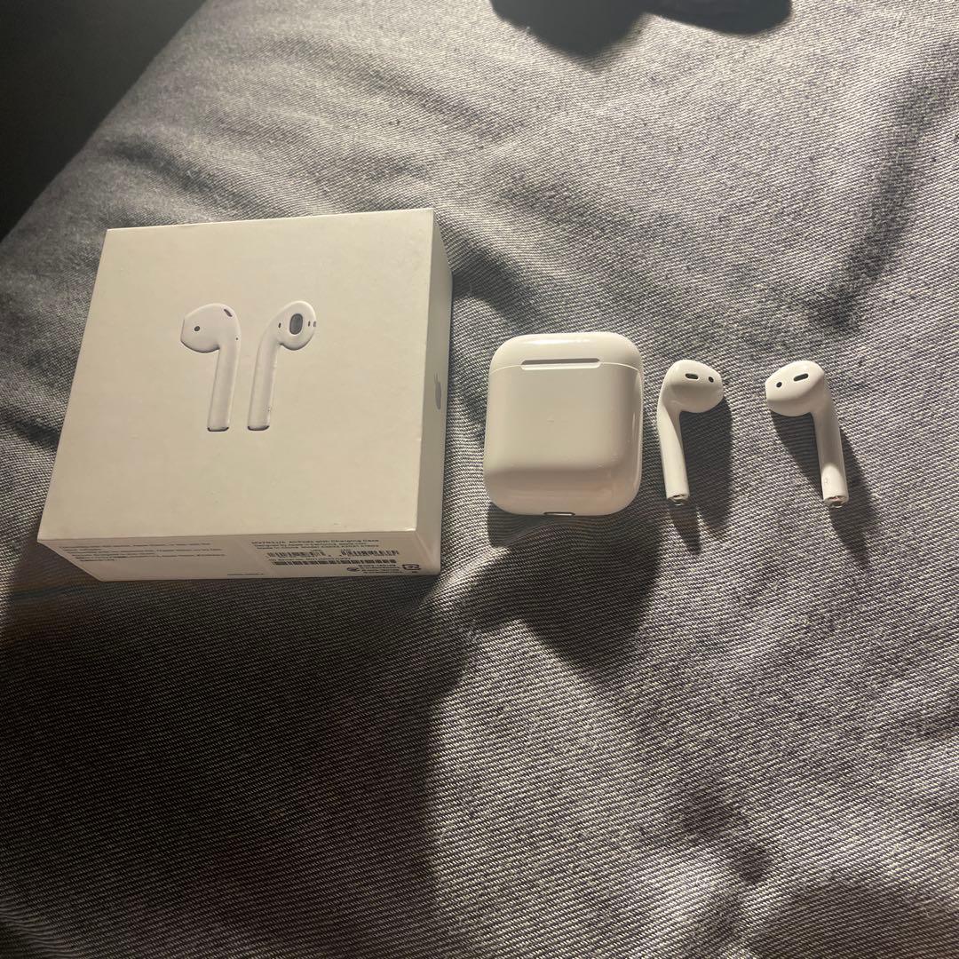 Apple AirPods 2本体 充電ケース付き　正規品