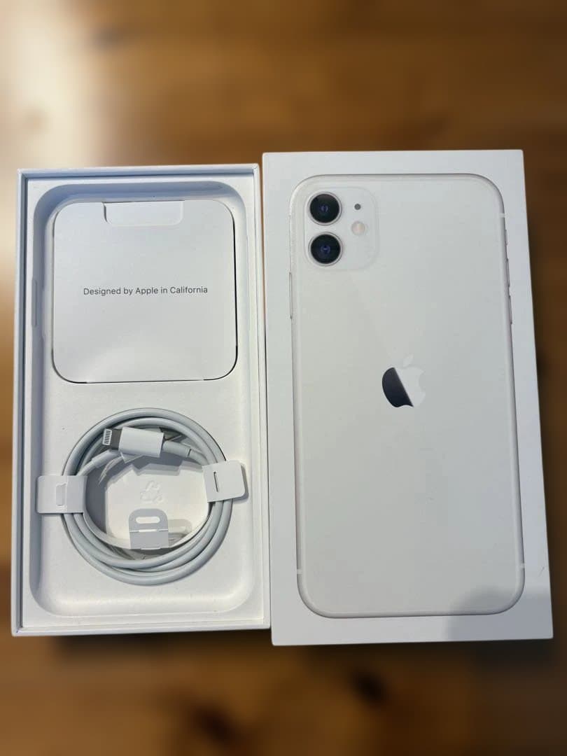 iPhone11 ホワイト　箱、新品充電ケーブル付き