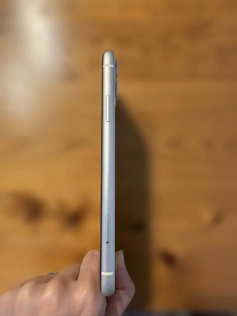 iPhone11 ホワイト　箱、新品充電ケーブル付き