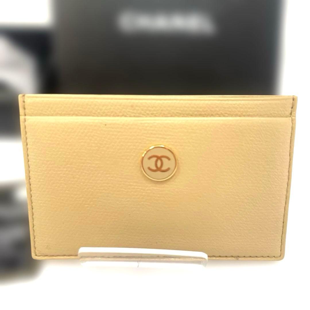 CHANEL シャネル　レザー　ココボタン　カードケース　名刺入れ　ベージュ系