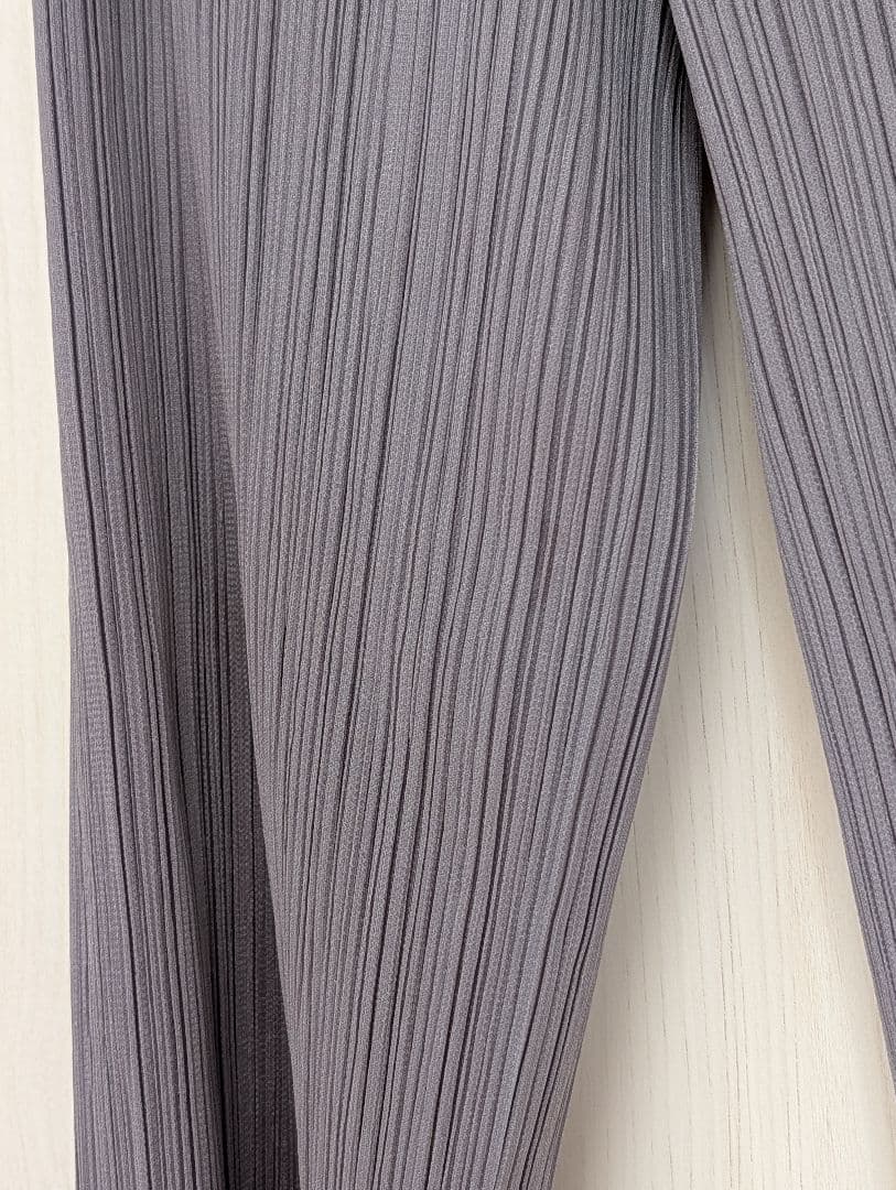 プリーツプリーズ グレー パンツ