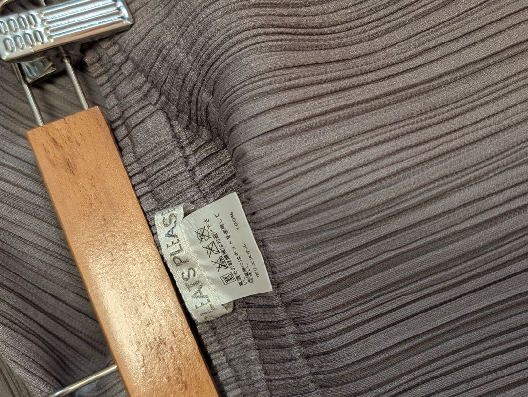 プリーツプリーズ グレー パンツ