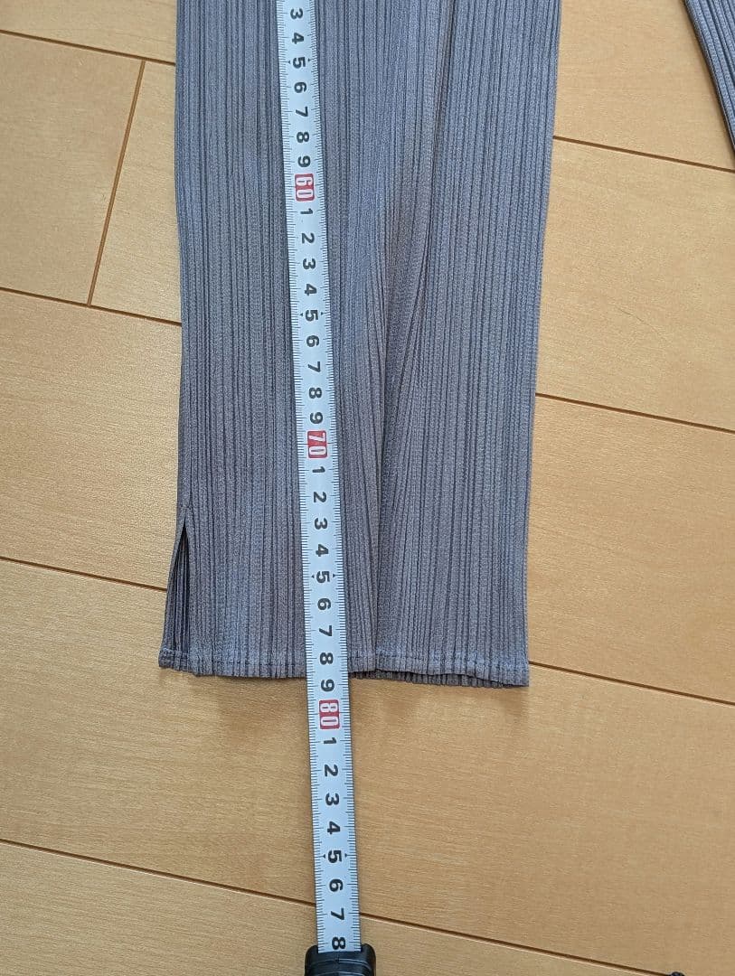 プリーツプリーズ グレー パンツ
