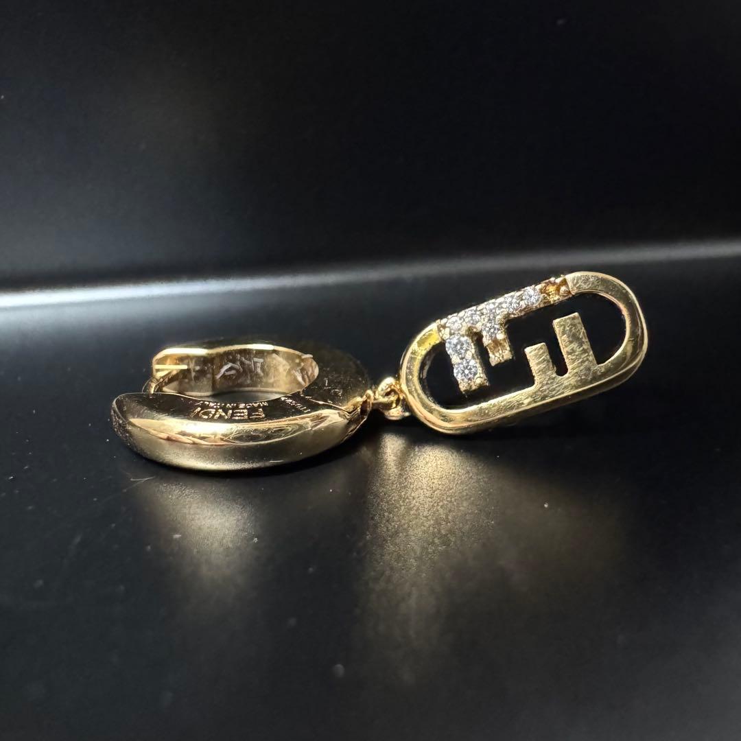 フェンディ FENDI ピアス オーロック　片耳