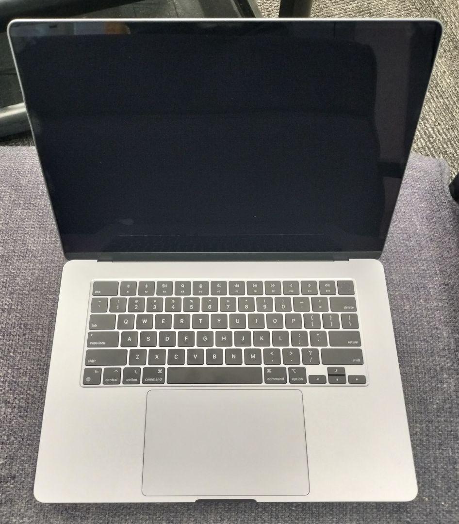 2024 MacBook Air M3チップ、15インチ