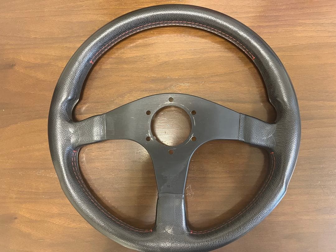 MOMO ステアリングホイール ブラックレザー　35センチ