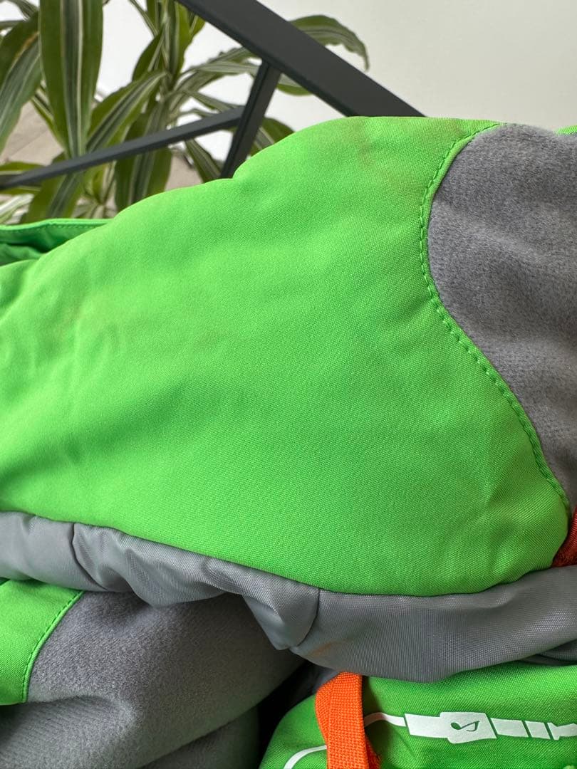 DESCENTE スキー　スノボーウェア　フード取り外し可　美品